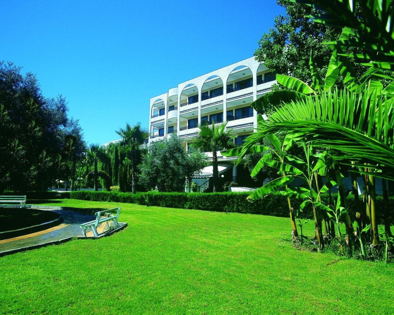 Atlantica Gardens Aparthotel Limassol Exterior photo